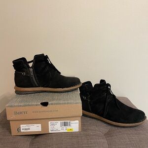 Born Tarklin Black Distressed Black Boots - Size 8